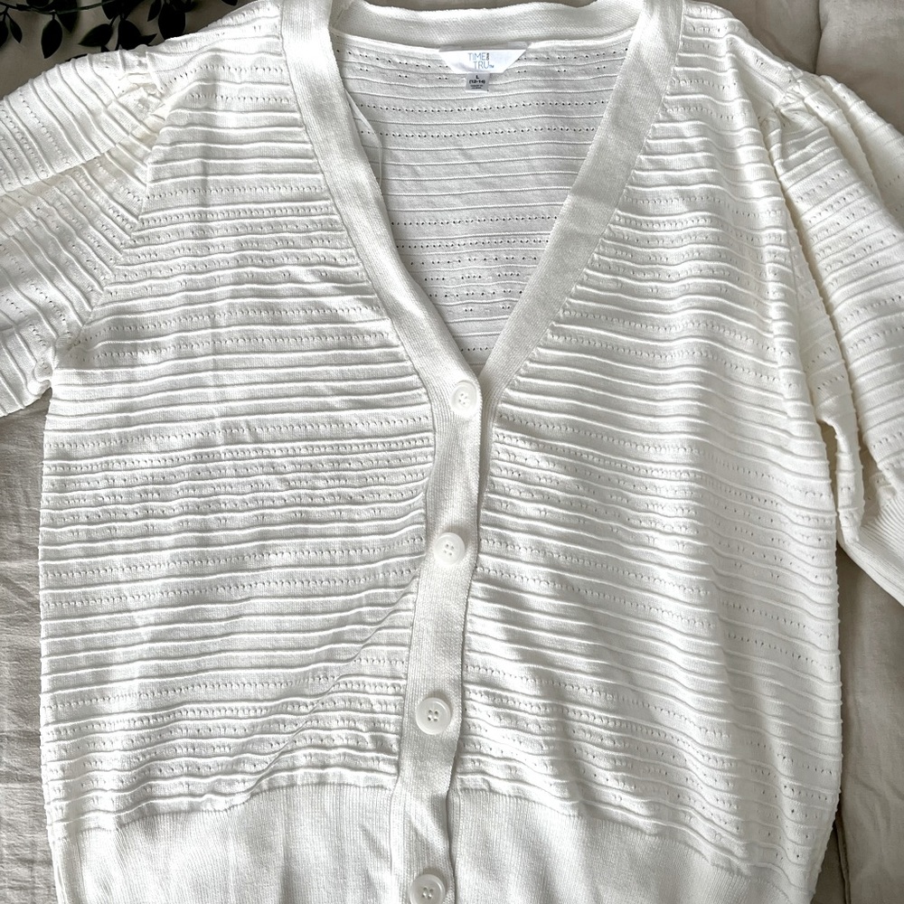 White top - Picture 2 of 3